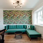 Cornelia Apartment *