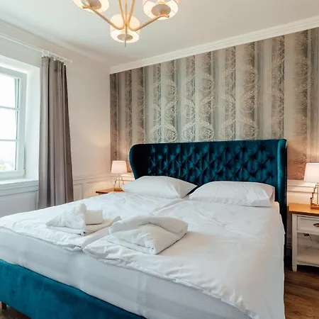 Cornelia Apartment *