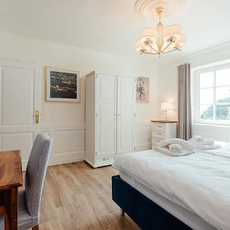 Cornelia Apartment *