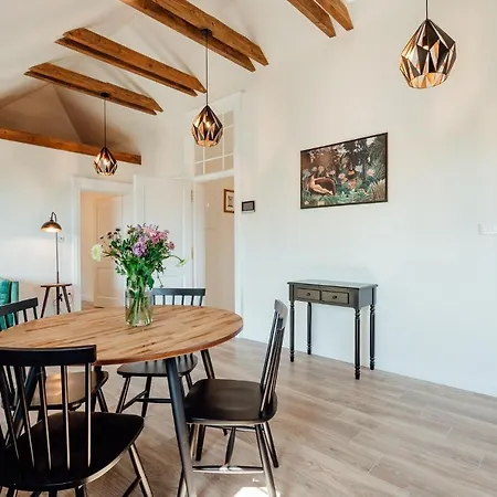 Cornelia Apartment *
