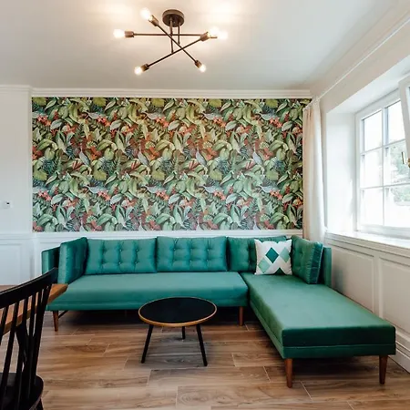Cornelia Apartment *