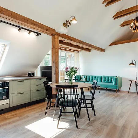 Cornelia Apartment *