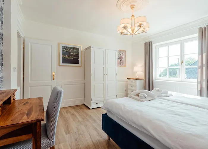 Cornelia Apartment *