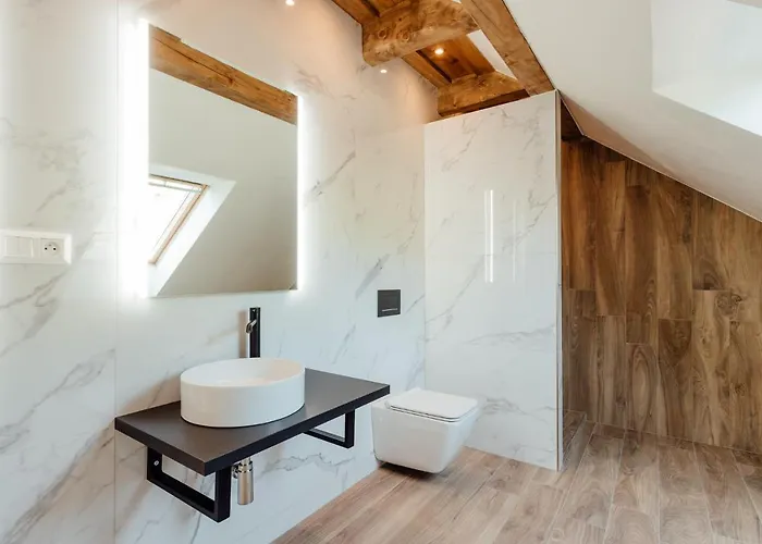 Cornelia Apartment *