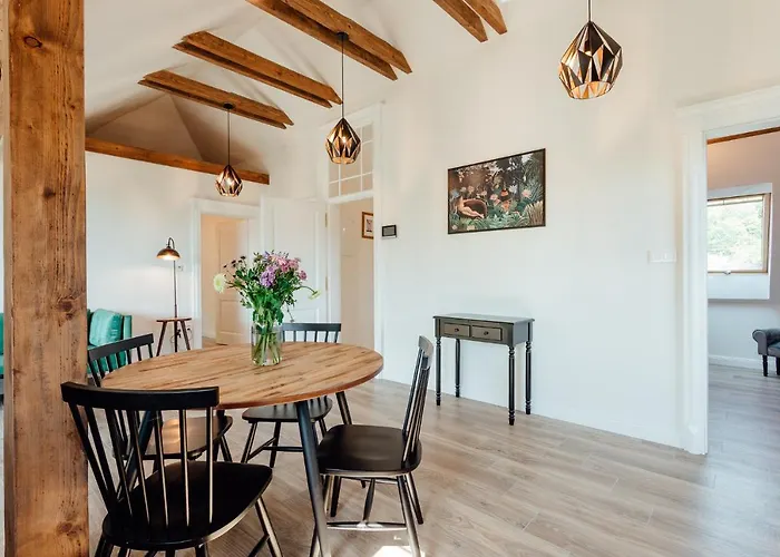 Cornelia Apartment *