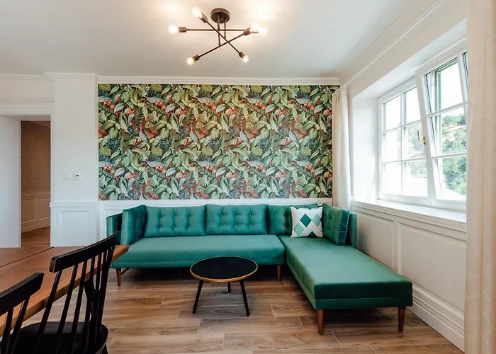 Cornelia Apartment *
